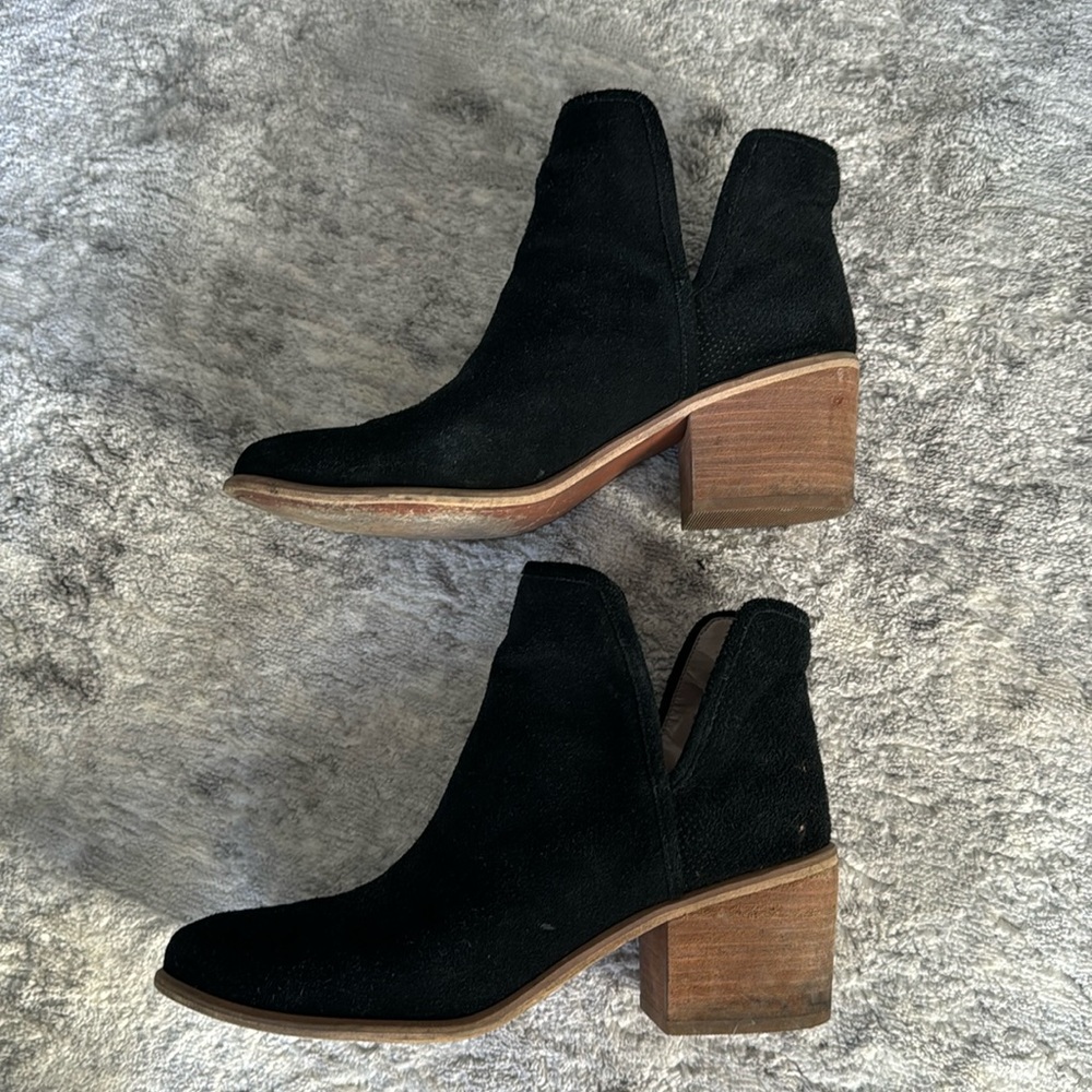 Nordstrom Hinge boots 7.5. Black suede